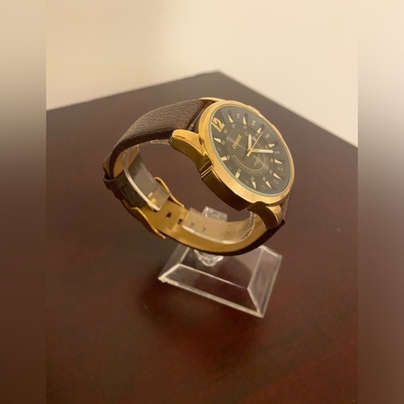 Curren Gold and Brown Watch - Picture 4 of 4